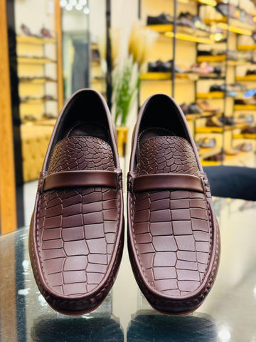 WITHOUT BUCKEL BROWN LOAFERS