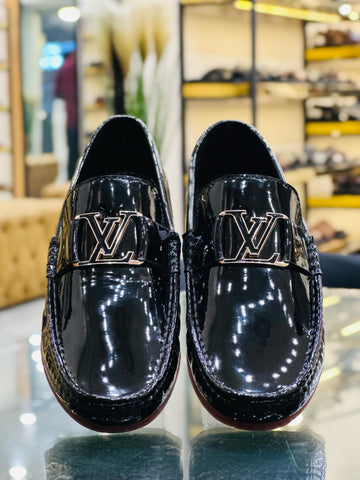 BLACK SHINY LOAFERS