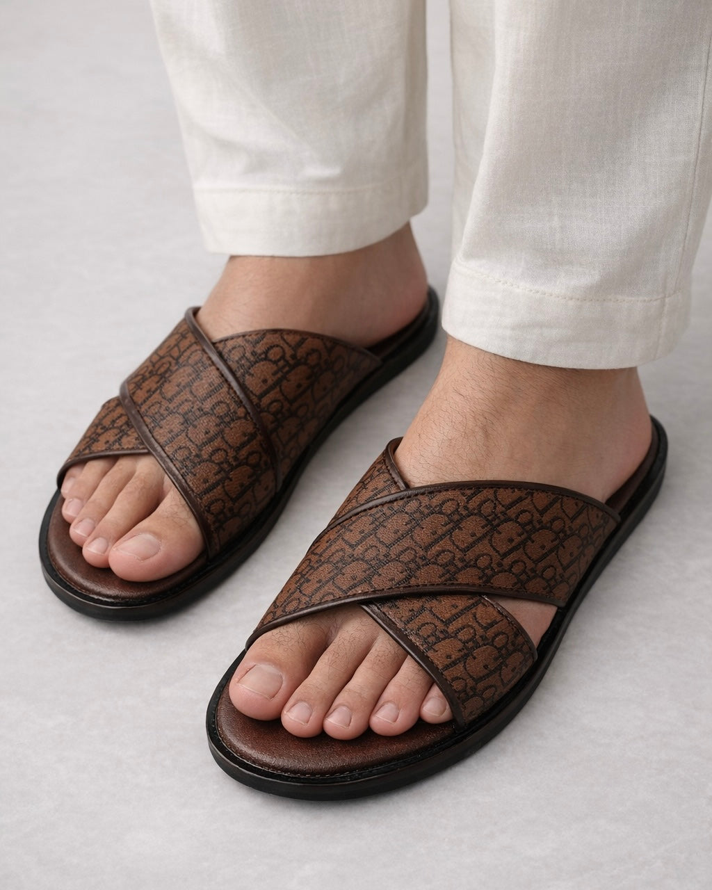 BROWN TEXTURED SLIPPERS
