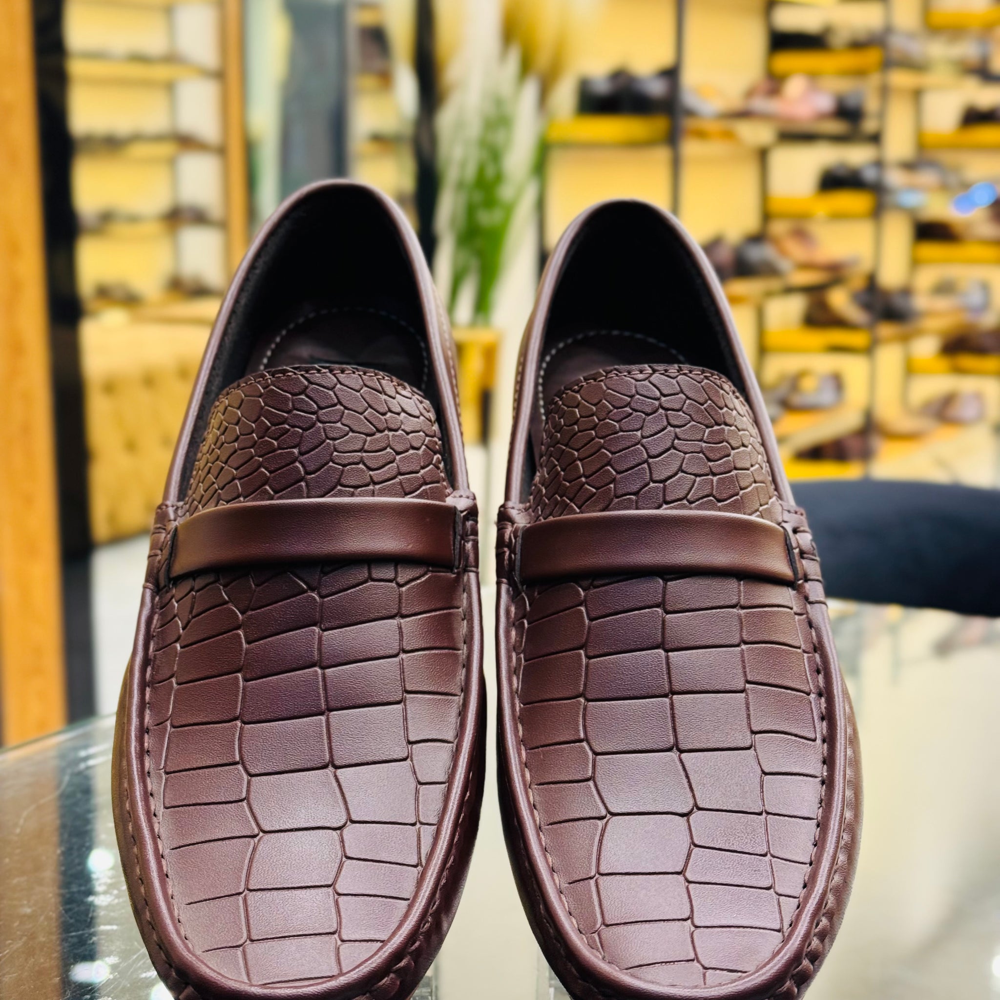 WITHOUT BUCKEL BROWN LOAFERS