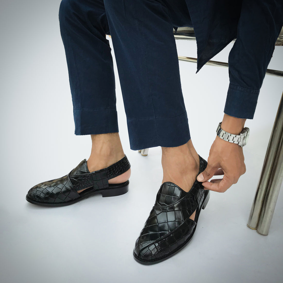 CROSS SPUNCH TEXTURED CHAPPAL