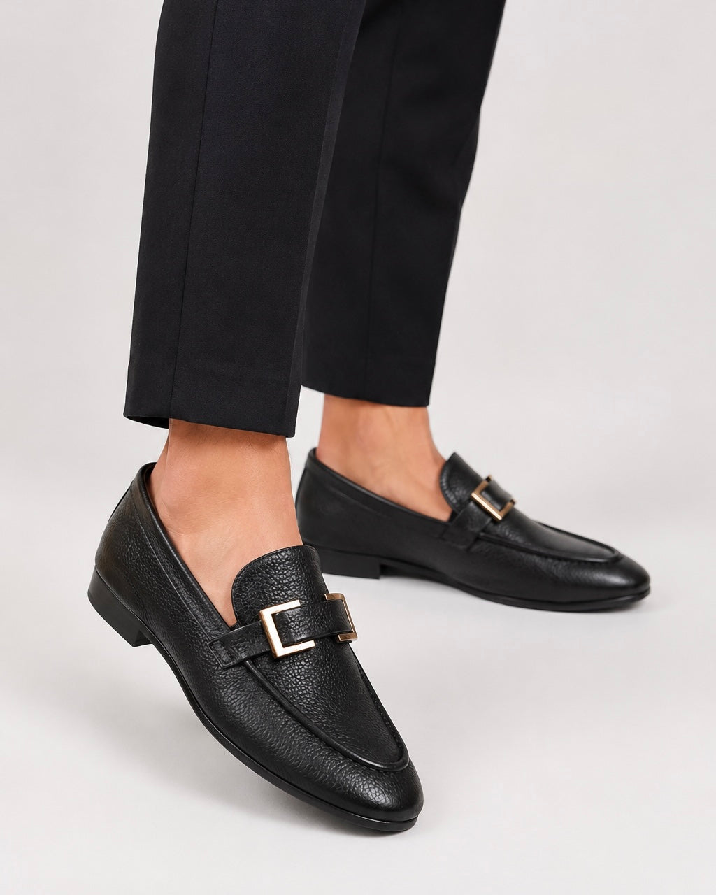 BLACK - 8052