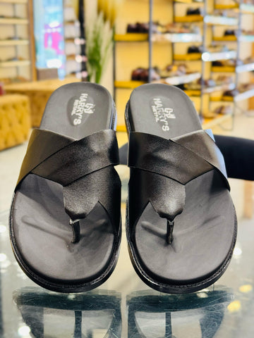 SIMPLE BLACK SLIPPERS
