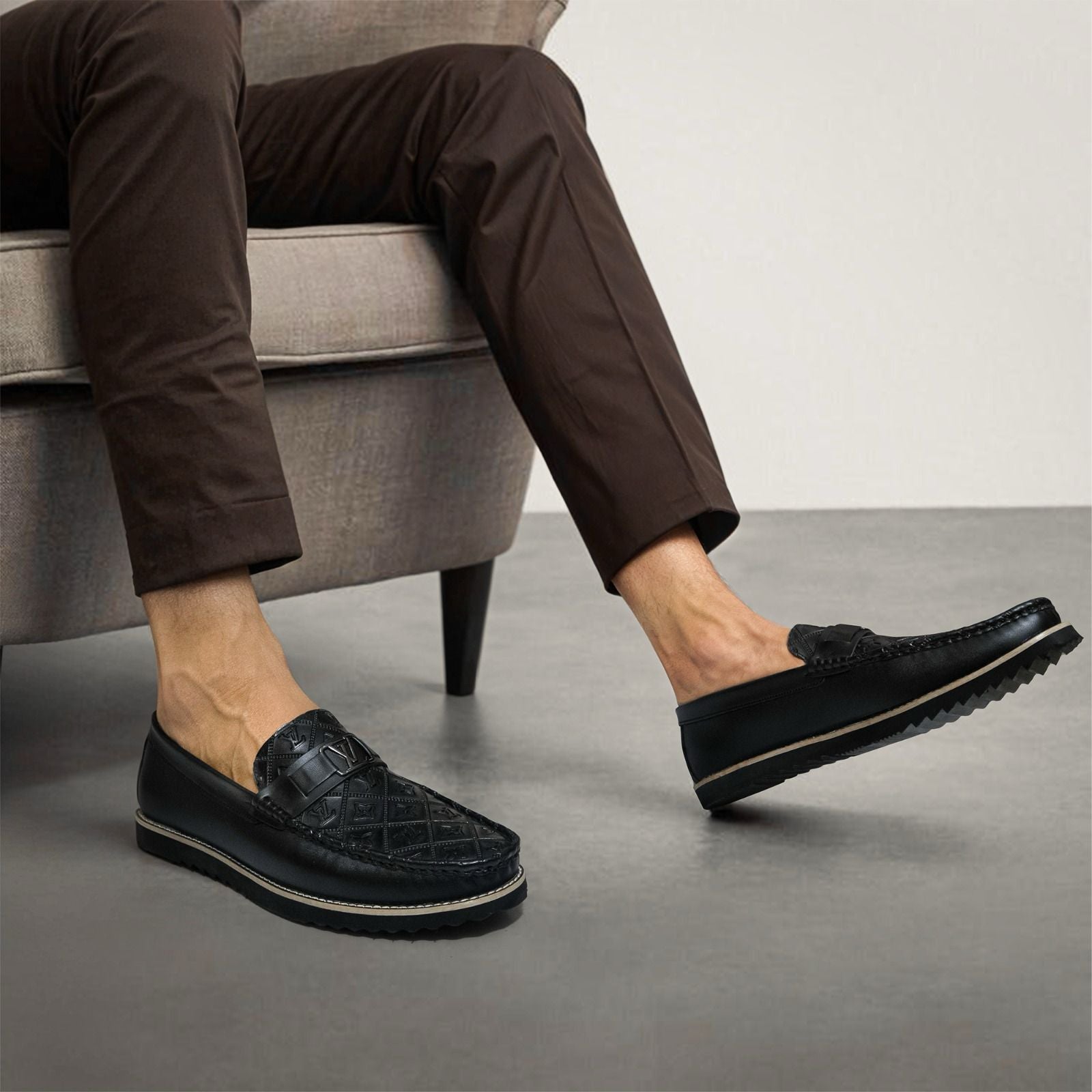 FORMAL BLACK TEXTURED LOAFERS